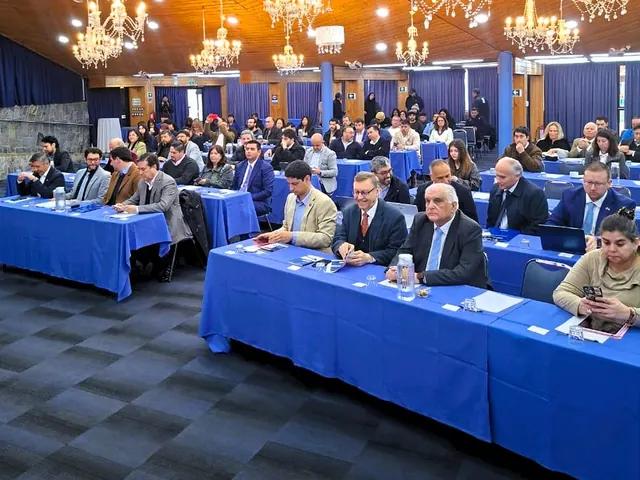 Vista general del salón con los asistentes a la jornada del Nodo Los Andes