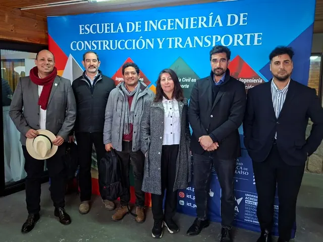 Participantes del Nodo Los Andes en el punto fotográfico del congreso