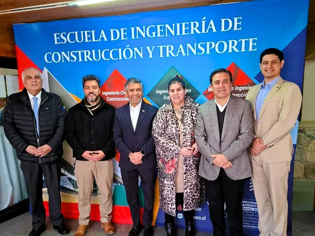 Autoridades y expositores del Nodo Los Andes reunidos al término de un bloque