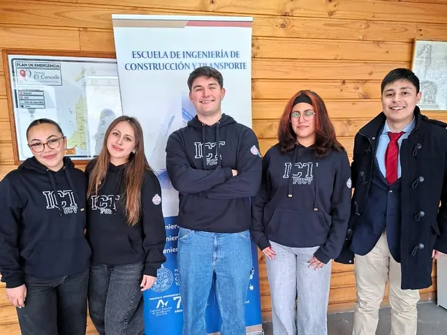 Estudiantes participantes del espacio de innovación abierta del Nodo Los Andes